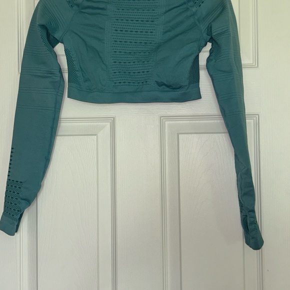 Gymshark cropped long sleeve athletic top - Picture 2 of 10